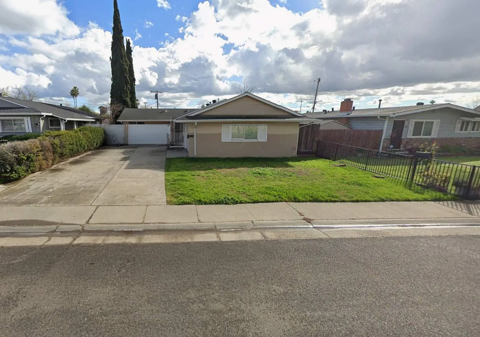 3 bed, 1102 sqft, $2,000 — Photo 2