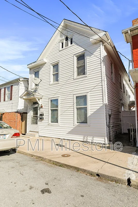 2 bed, 1.0 bath, 1412 sqft, $1,080 — Photo 1