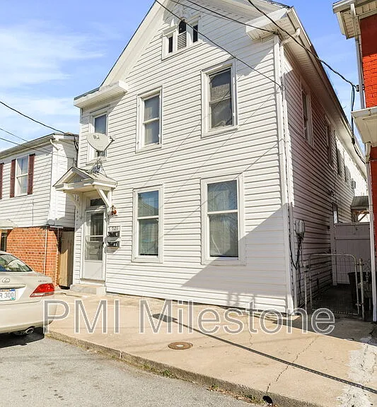 721 2nd St #A — Photo 1