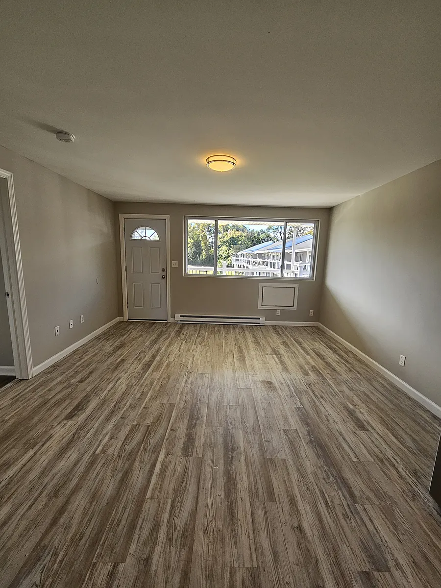 Building Photo - 129 Cosey Beach Ave #1B