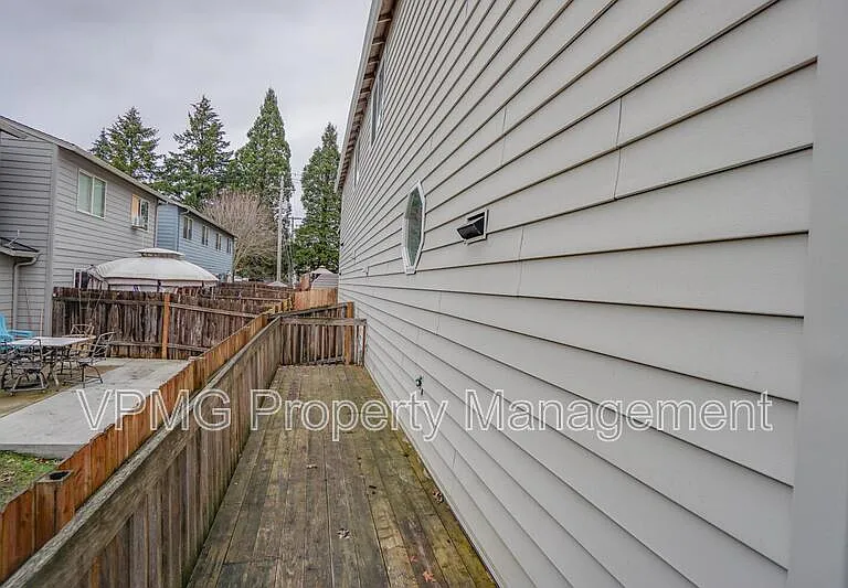 7809 NE 24th Ct — Photo 22