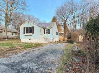 18 Geneva Dr, Kent Lakes, NY 10512