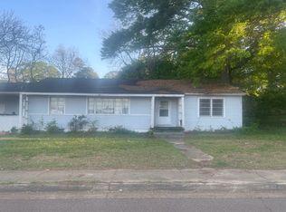 807 Raymond Rd, Jackson, MS 39204