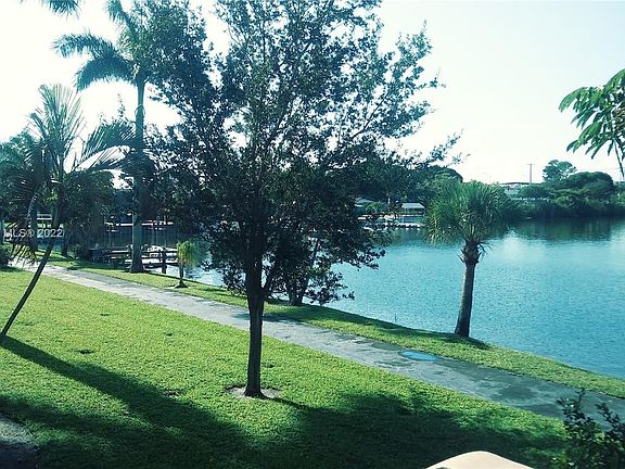 4th image of 960 Crystal Lake Dr APT 214