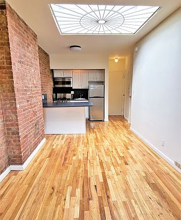 4th image of 54 W 84th St #4D