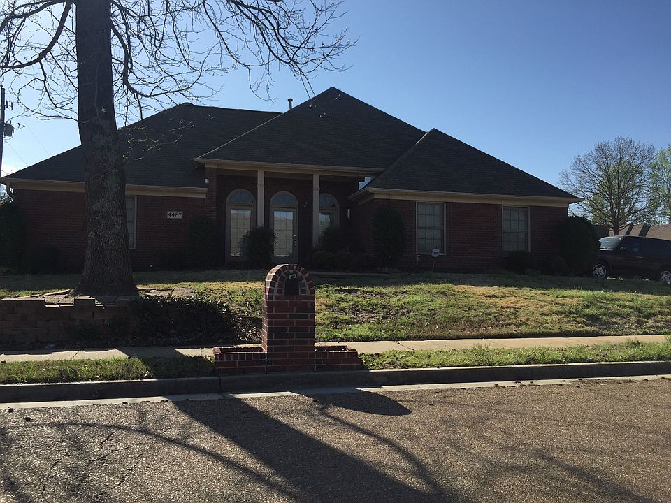1st image of 4487 Berkely Woods Dr