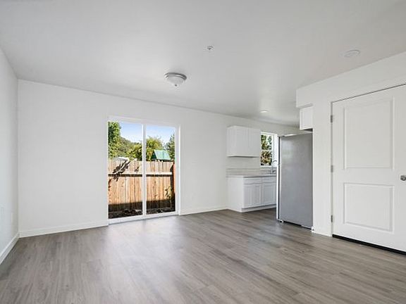 3rd image of 737 NE Sherman St #102