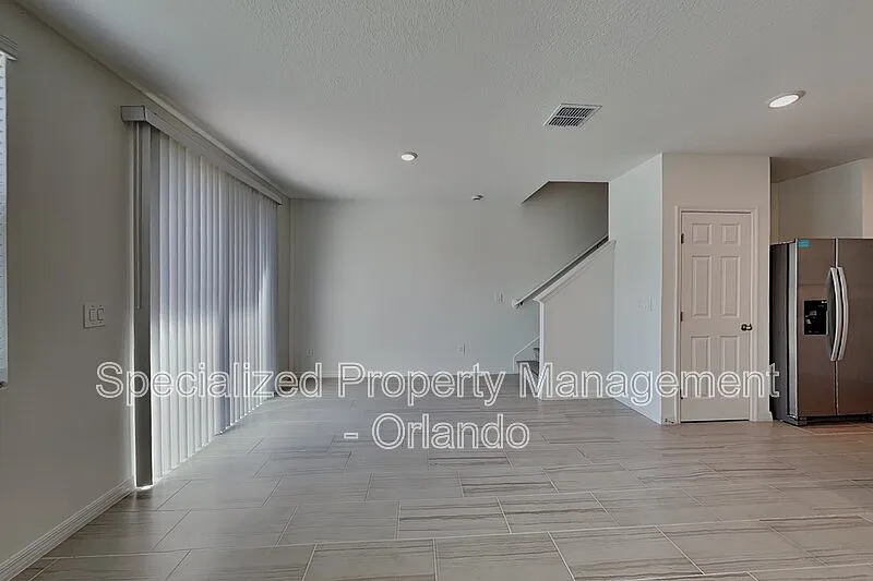 3 bed, 2.5 bath, 1976 sqft, $2,299 — Photo 4