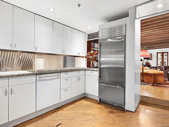 5th image of 104 Charlton St APT 3W