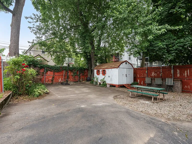 7 Howe St — Photo 22