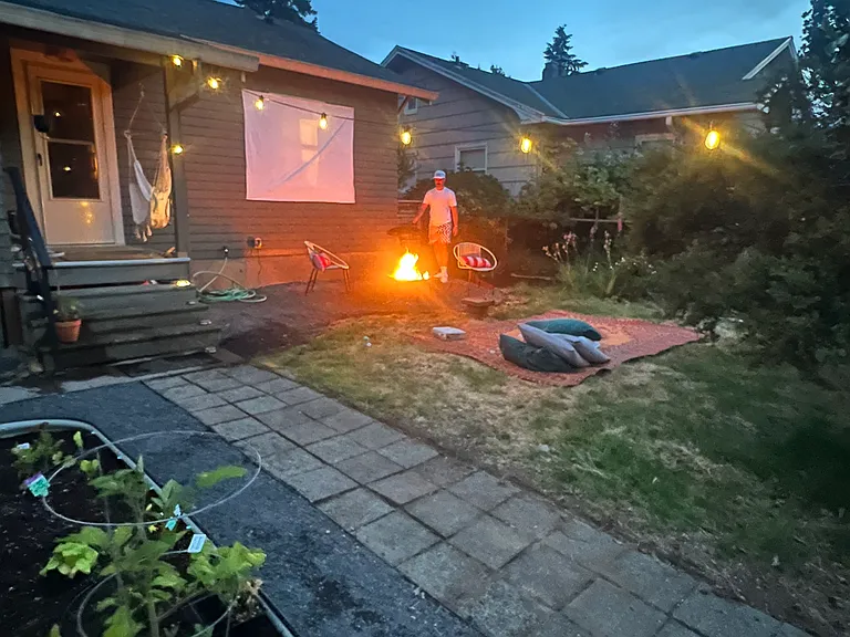 Summer nights with the projector screen, we highly recommend it!