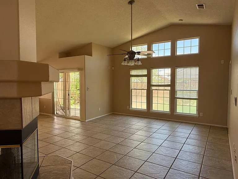 9816 Sierra Morena St NW — Photo 10