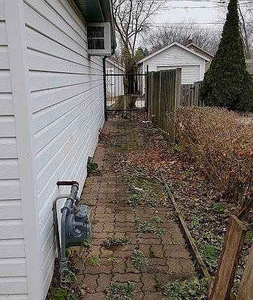 5th image of 323 S Prairie Ave