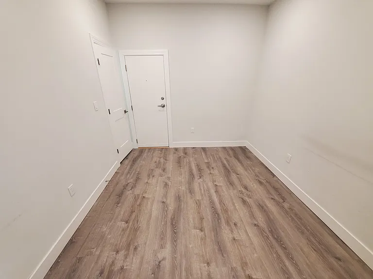 51 Queensberry St #25 — Photo 9
