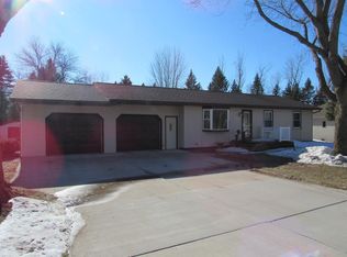 1223 Highland Dr, Blue Earth, MN 56013