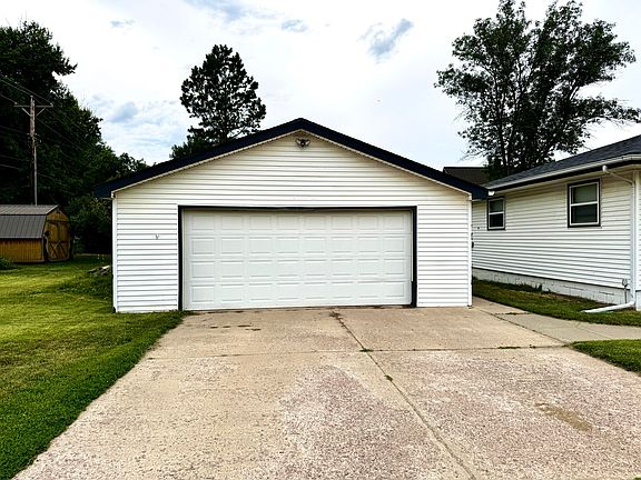 3rd image of 901 W Hanson Ave