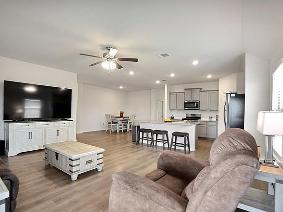 5th image of 125 Armadillo Ct