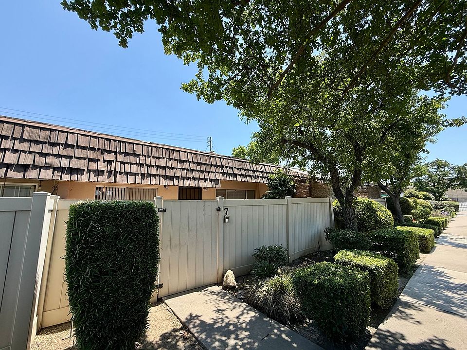 1st image of 3800 Stockdale Hwy APT 7