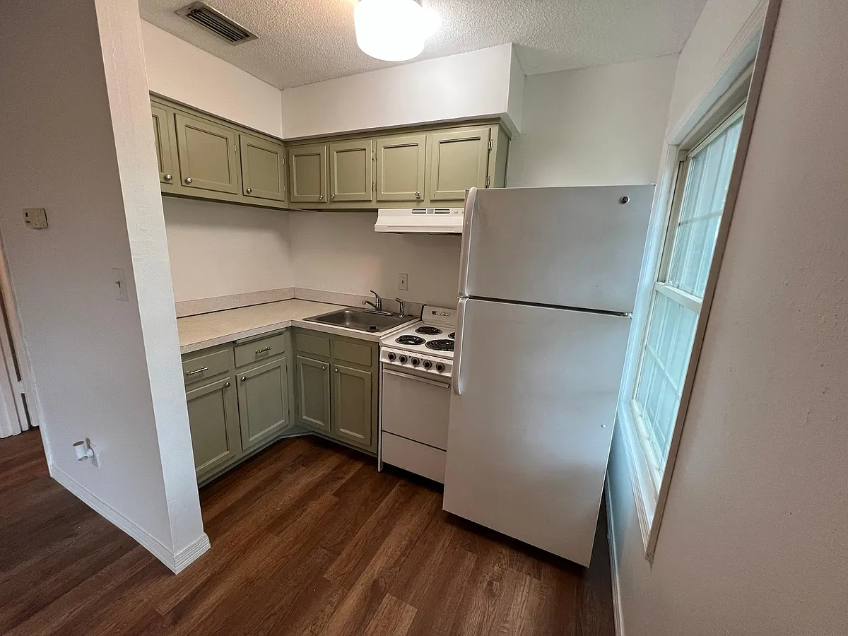 Building Photo - 523 Georgetown Dr #E
