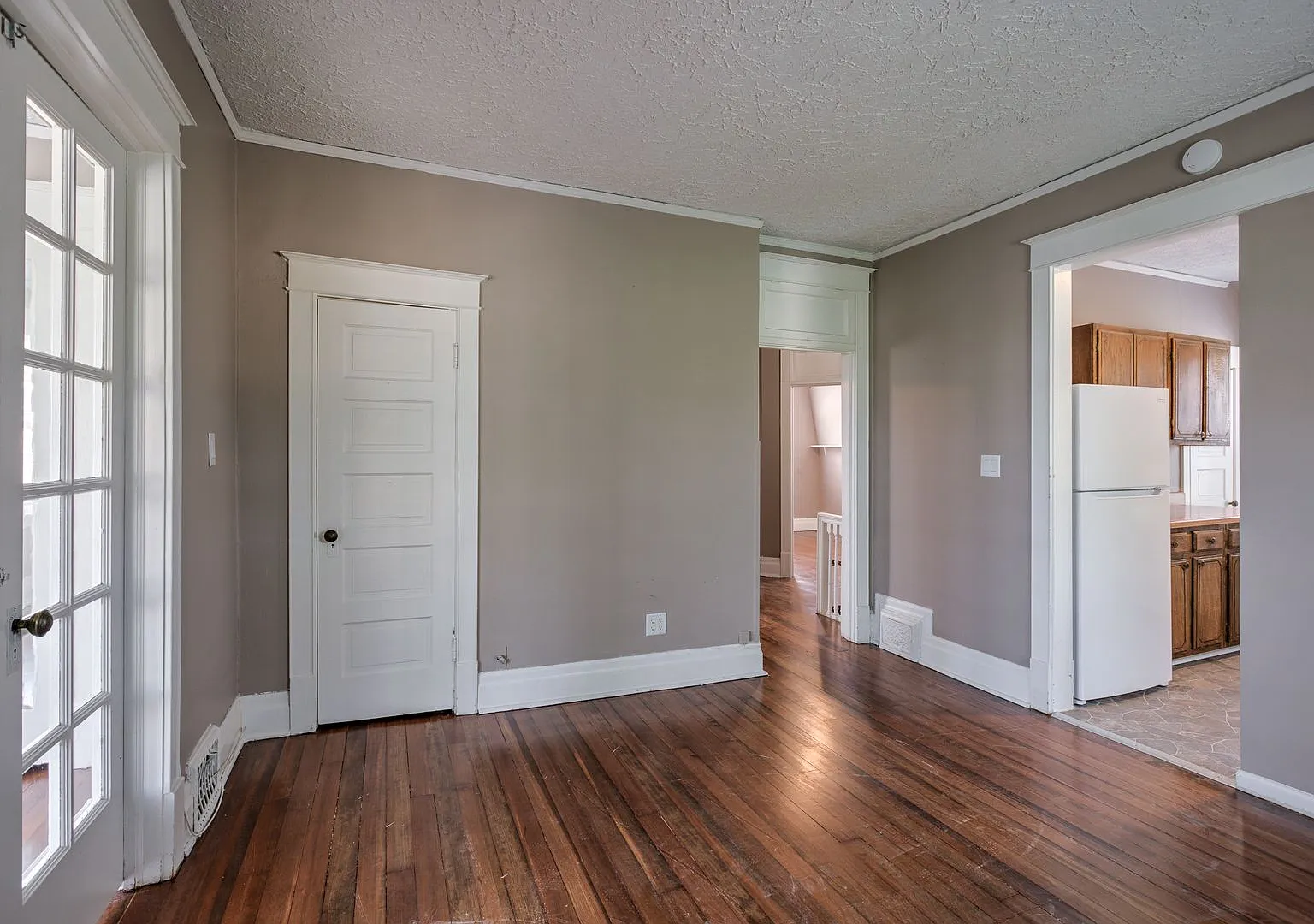 3405 Dewey Avenue — Photo 1
