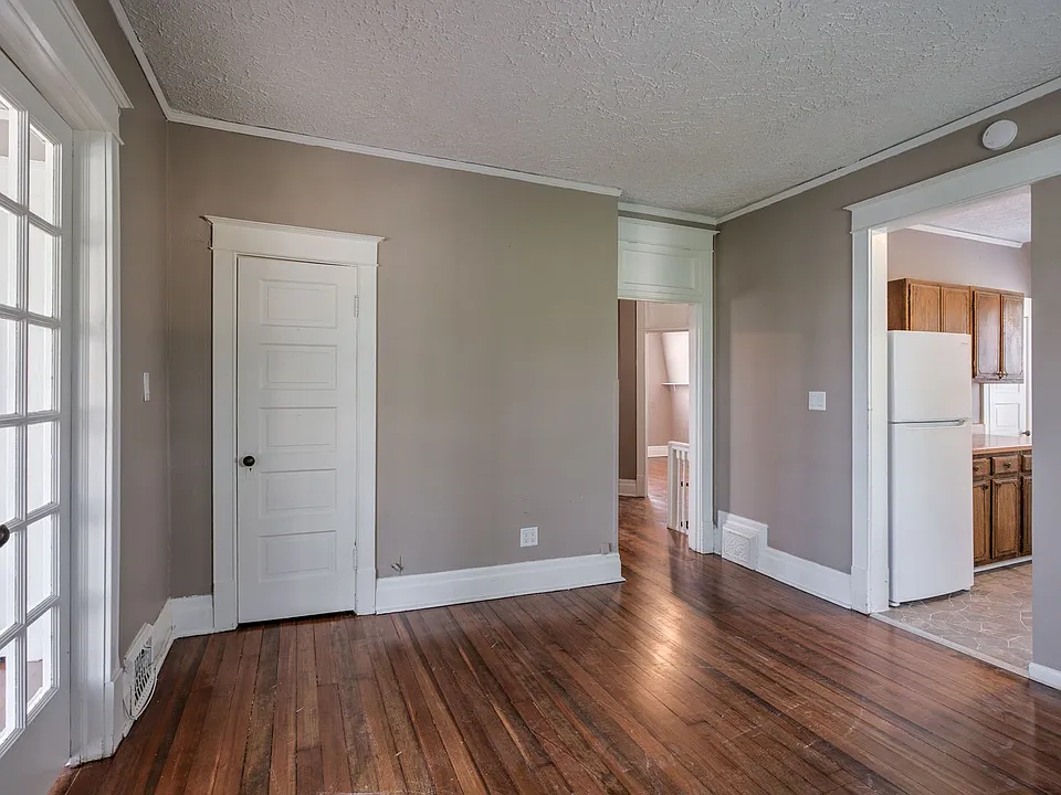 3405 Dewey Ave