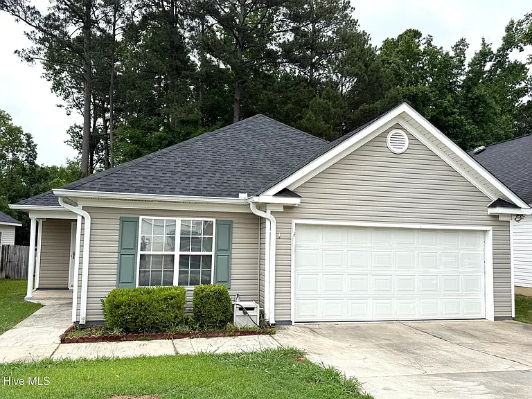 453 Connemara Trl — Photo 2