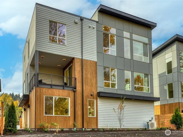 10626 E Riverside Dr, Bothell, WA 98011