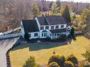 2 Garnet Ln, West Windsor, NJ 08550