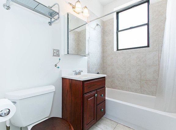 4th image of 737 W Cornelia Ave Unit 3S