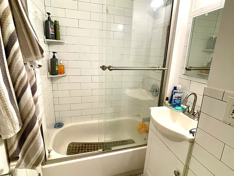 68 Jefferson Ave #2 — Photo 4