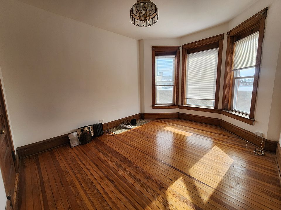 1st image of 2404 W Superior St APT 3W