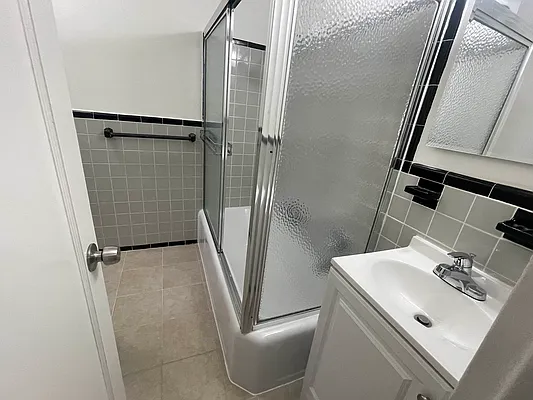 Rented by Metropolis International Realty Inc. | media 16