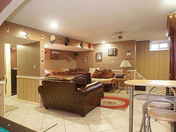 2nd image of 591 Bayridge Blvd