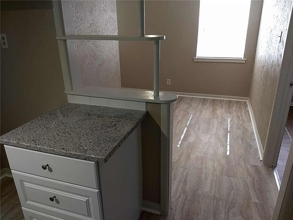 3rd image of 1646 Kirkwood Dr