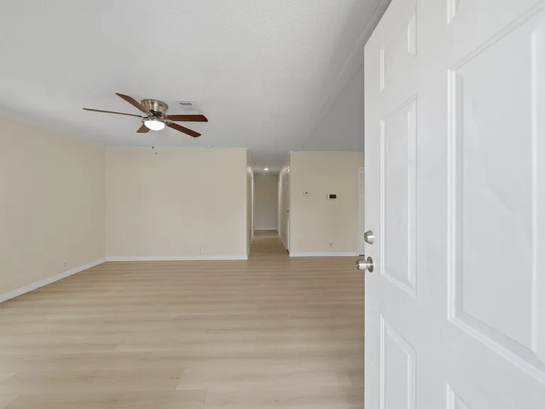 11730 Greenglen Dr — Photo 6