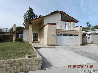 26819 Las Mananitas Dr, Valencia, CA 91354