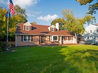 39 Maple St, Islip, NY 11751