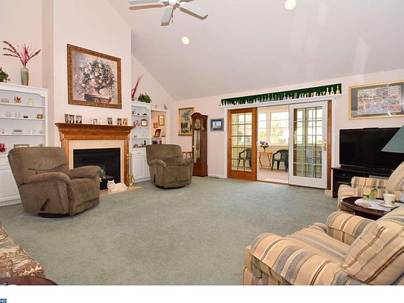4th image of 23 Deerfield Ln