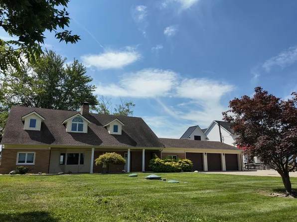 1086 E Hickory Grove Rd, Port Clinton, OH 43452