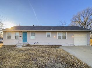 11426 Applewood Dr, Kansas City, MO 64134