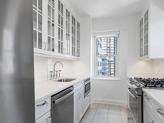 5th image of 215 E 68th St APT 19S