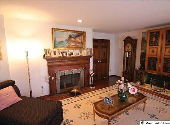 3rd image of 530 Oak St