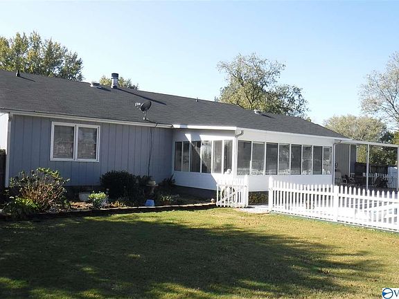 4th image of 14913 Clovercrest Dr SE