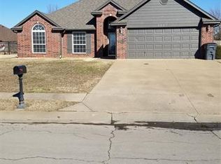 8067 Vintage Trace Dr, Claremore, OK 74019