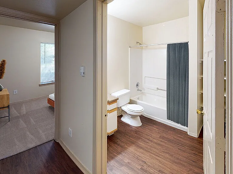 Paradise Oaks Apartments — Photo 7