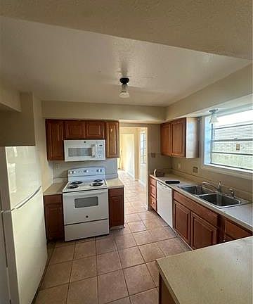 3rd image of 7063 Boston Dr