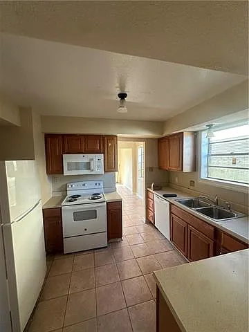 7063 Boston Dr — Photo 3
