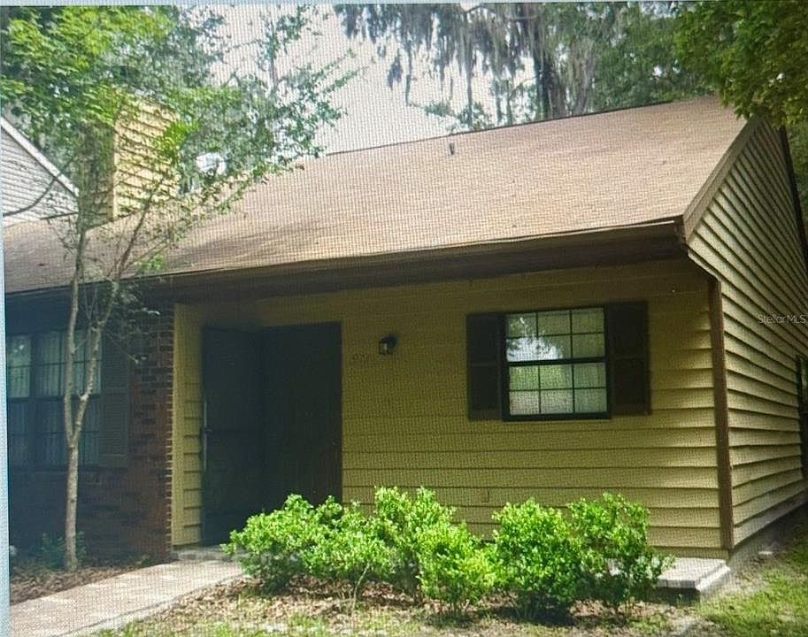 1st image of 971 VILLAGE DRIVE