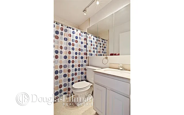 Rented by Douglas Elliman | media 19