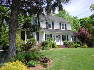 6 Maplewood St, Glen Head, NY 11545